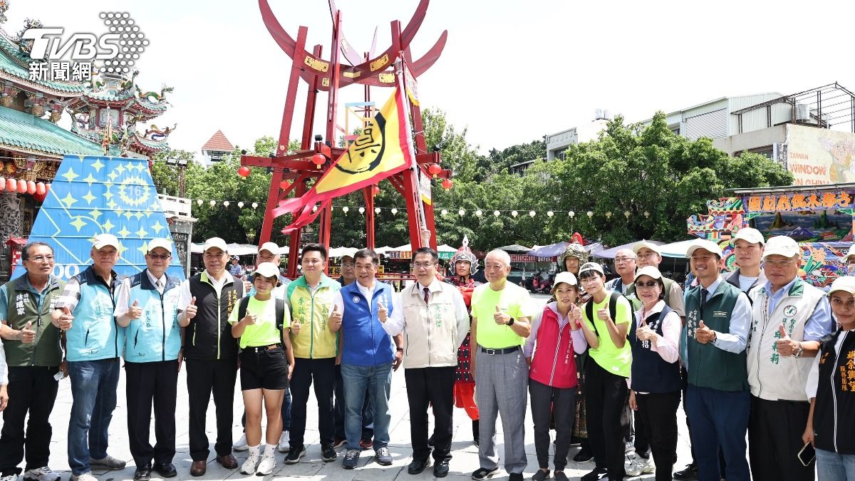 台南獨有成年禮「做16歲」今年首度開放線上轉大人,400名額遭秒殺。(圖/TVBS)