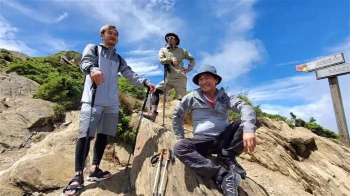 文中也不忘tag已故主持人小鬼。(圖/翻攝自綜藝玩很大臉書)