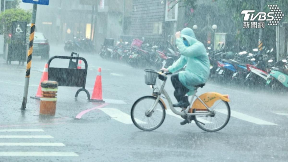 天氣/凱米外圍環流發威!6縣市大雨特報 19地區風力9級以上