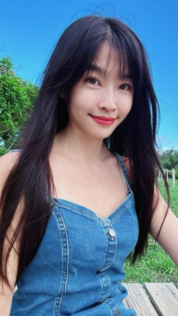 小嫻在社群上發文,想問問女網友該怎麼辦。(圖/翻攝小嫻IG)