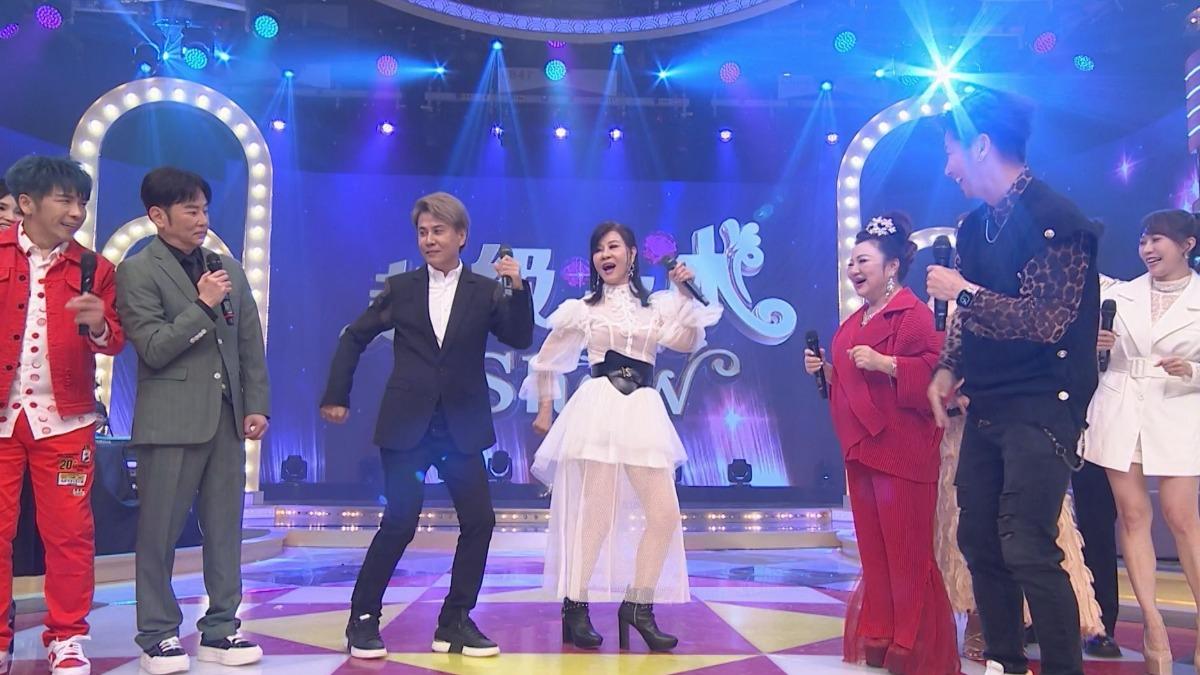 龍千玉和江志豐現學現賣熱舞。(圖/民視提供)