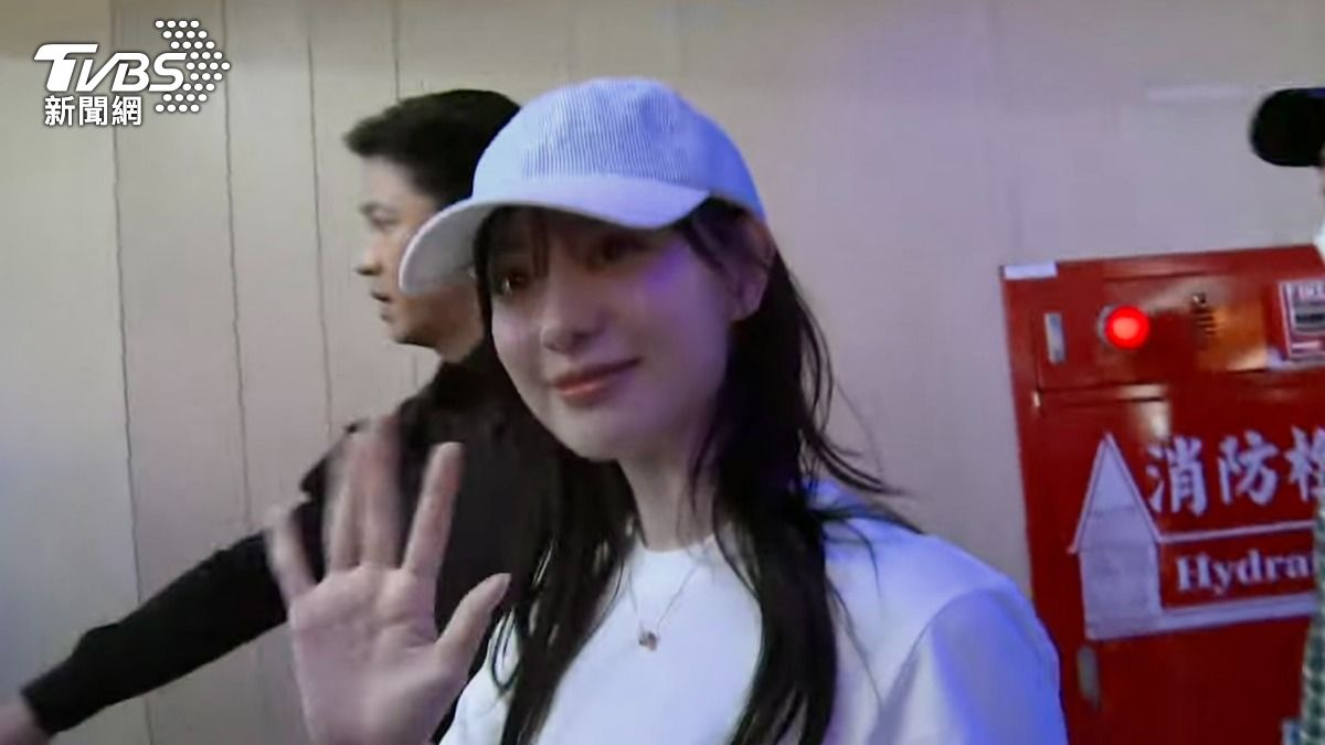 快訊/班機延誤1小時!《淚之女王》金智媛降落了 步入VIP通道「空氣香爆」