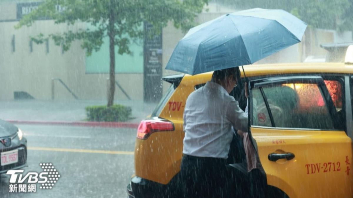 天氣/雨勢升級!大雷雨狂轟南台灣 「7縣市大雨特報」下到晚上