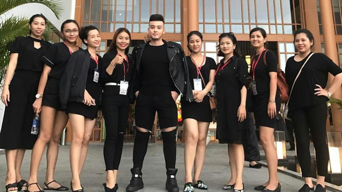 越南知名化妝師Dinh Tran Phu（圖中男性）是其中一名死者。（圖／翻攝自 FB@Tran Dinh Phu）