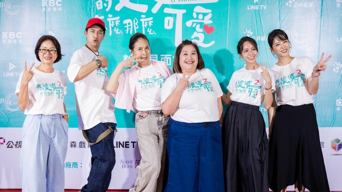 製作人陳慧玲（左起）、Darren、丁也恬、鍾欣凌、黃姵嘉、蘇晏霈與粉絲見面。（圖／公視提供）
