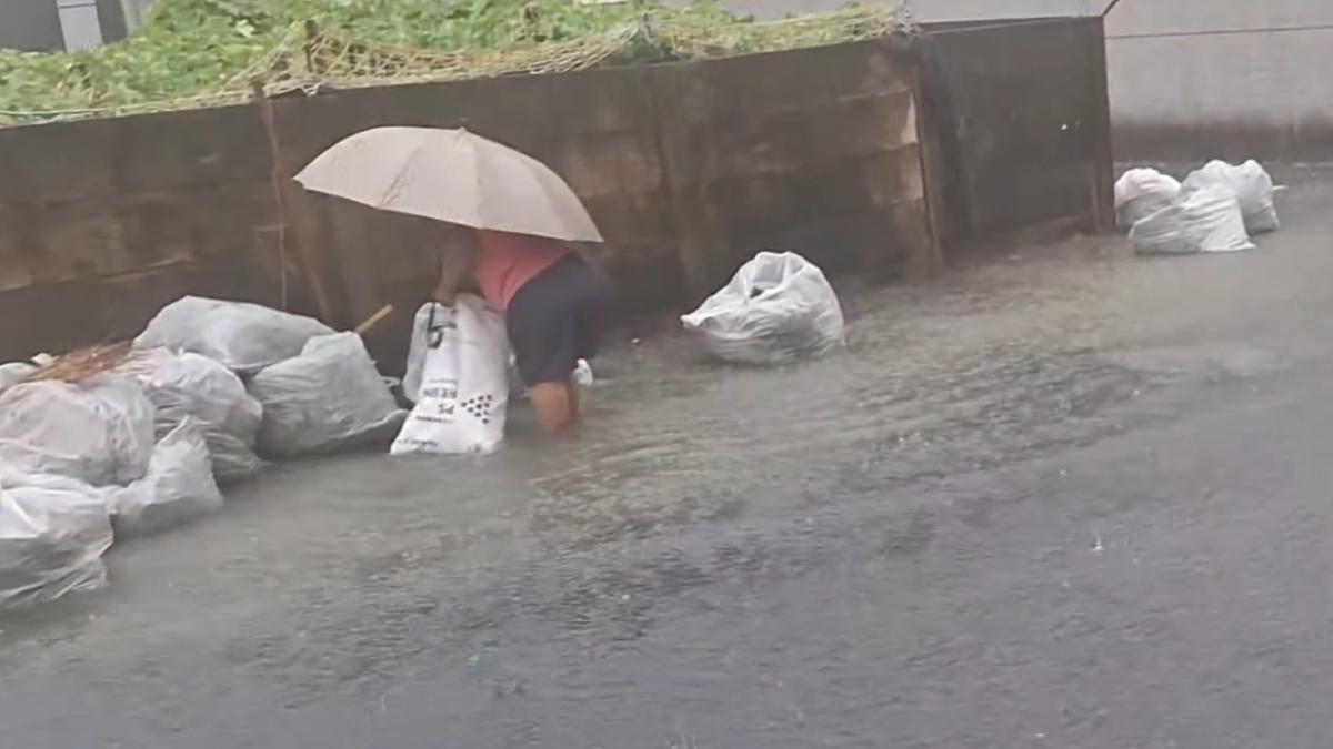 快訊/大雷雨狂炸台南!積水淹至小腿 永康街道慘成水樂園