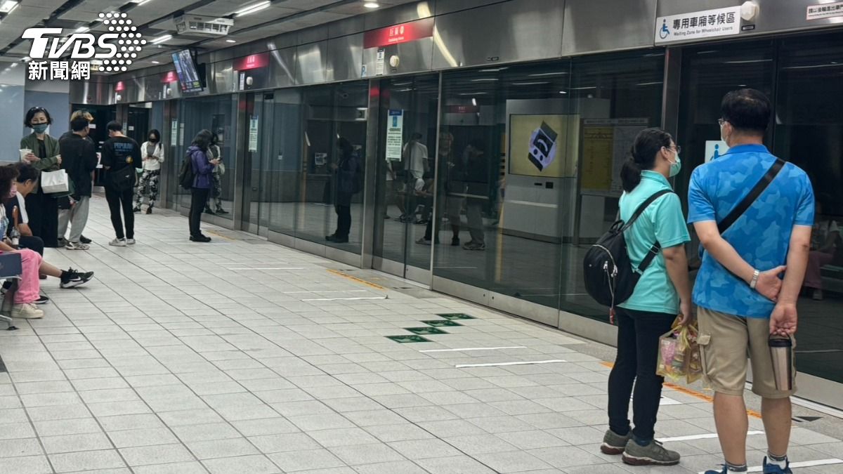 高捷月台層改為全日開放冷氣，若明年對策仍延續下去，預估一整年電費將增加6200萬元。（示意圖／林雅婷攝）
