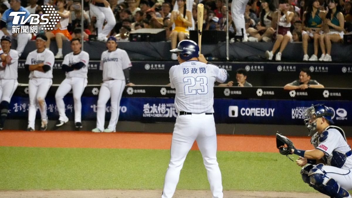 彭政閔二壘安打。(圖/區國強攝)