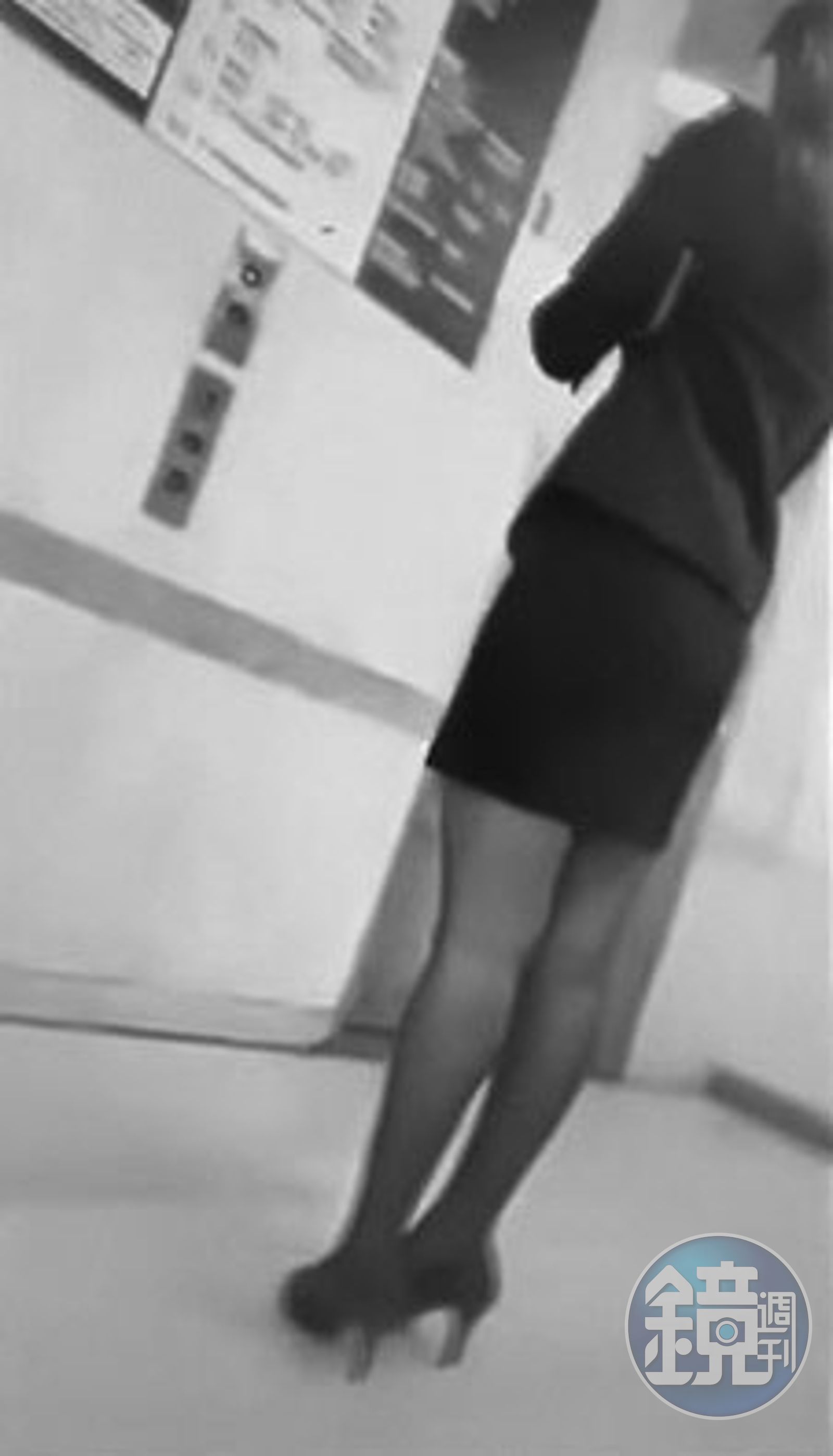 劉男會在院內尋找穿絲襪的女性,再伺機用手機偷拍影片留作個人欣賞之用。(圖/讀者提供,已變色處理)