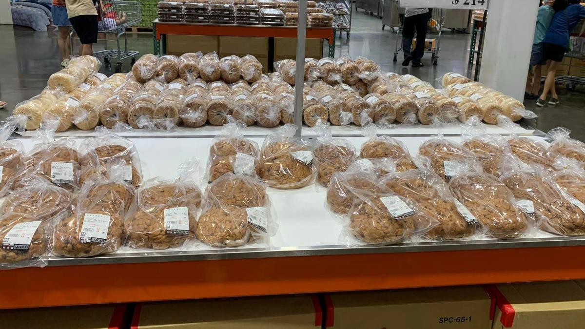 網友發現該款麵包料多又紮實。(圖/翻攝自Costco好市多商品經驗老實說臉書)