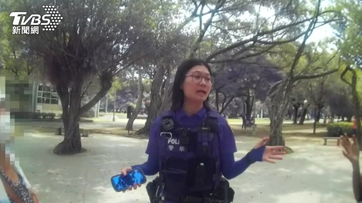 警方到場告知雙方權益,蔡女表示驗傷後將會提告。(圖/TVBS)