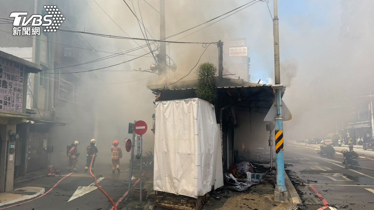 快訊／新北板橋鐵皮屋竄火「整條街都是黑煙」　警消搶救中