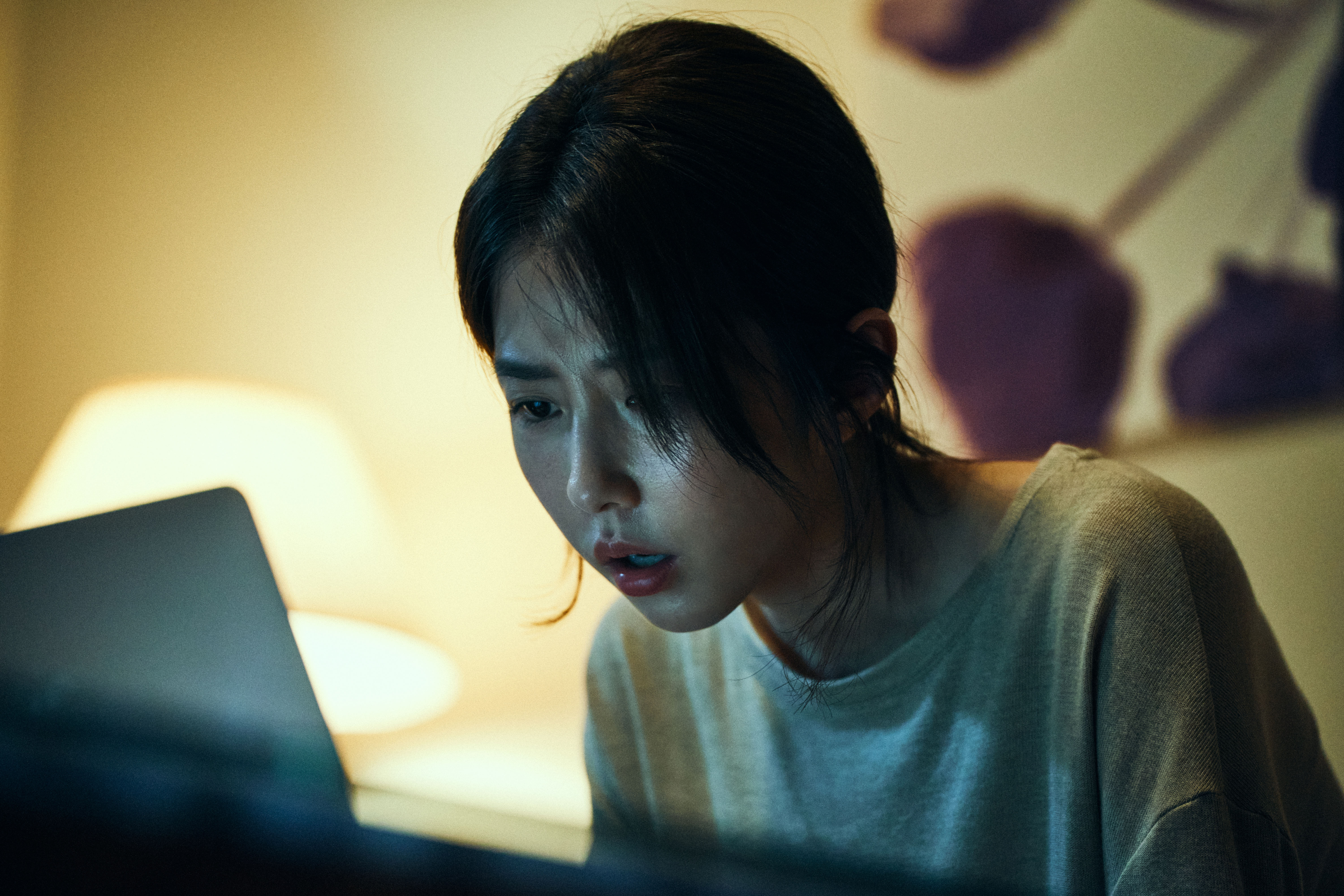 邵雨薇發現驚恐事實。(圖/CATCHPLAY+提供)