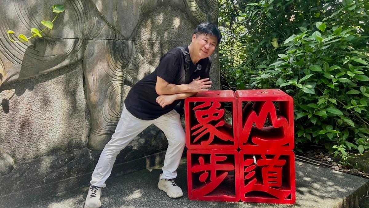 胡瓜爬象山,慶祝頻道訂閱數突破十萬大關。(圖/下面一位提供)