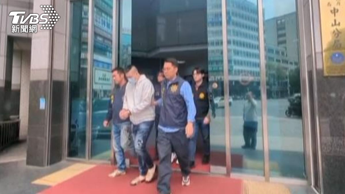 警方逮11人送辦,其中7人遭到收押。(圖/TVBS)
