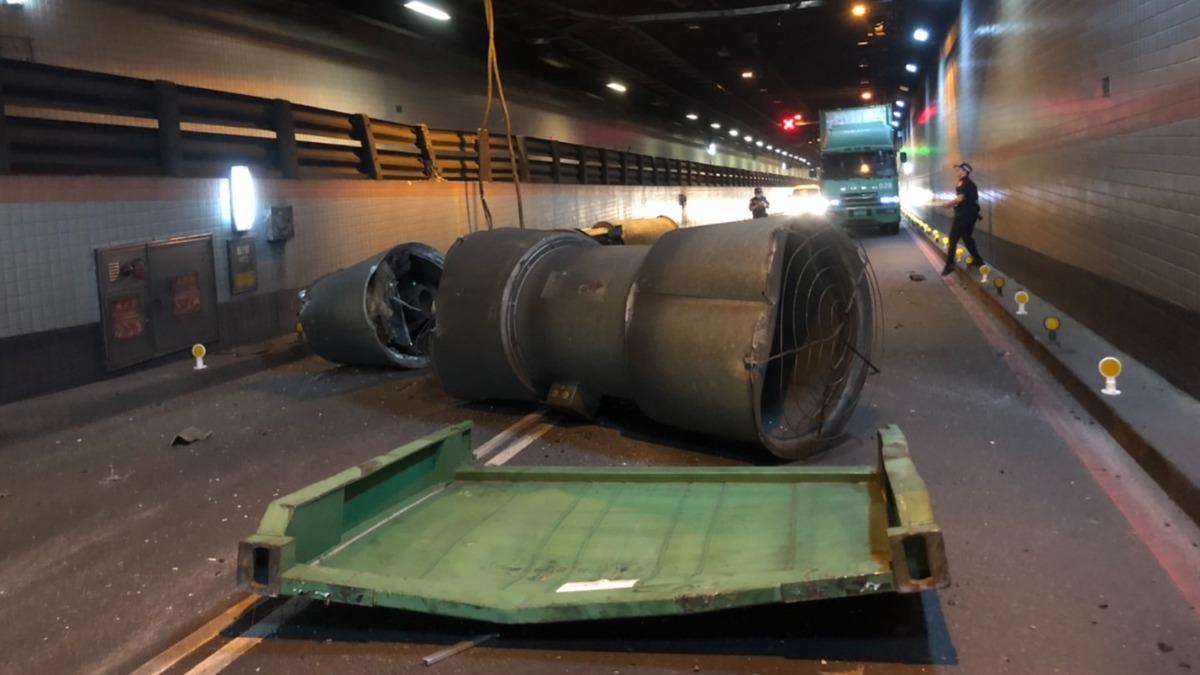 快訊/高雄過港隧道「鼓風機墜地」橫路中 旗津往前鎮嚴重回堵