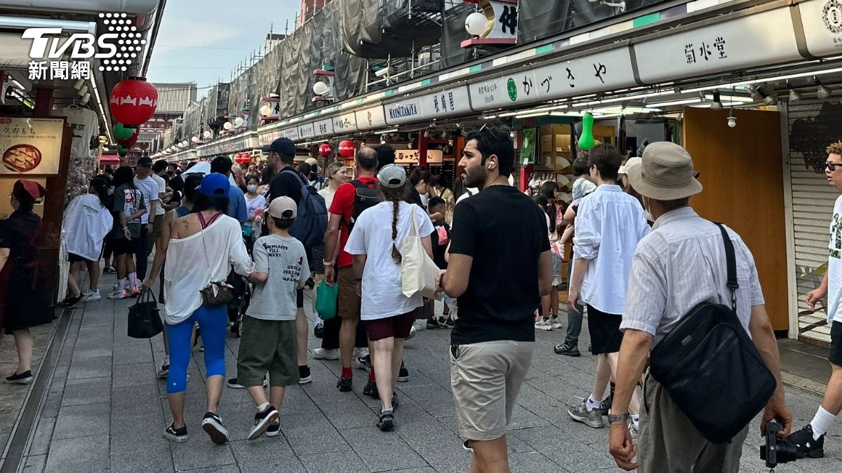 暑假是旅遊旺季,不少台灣人衝日本遊玩。(圖/許稚佳攝)