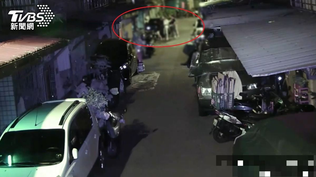 監視器拍下呂男等人身影。(圖/TVBS)