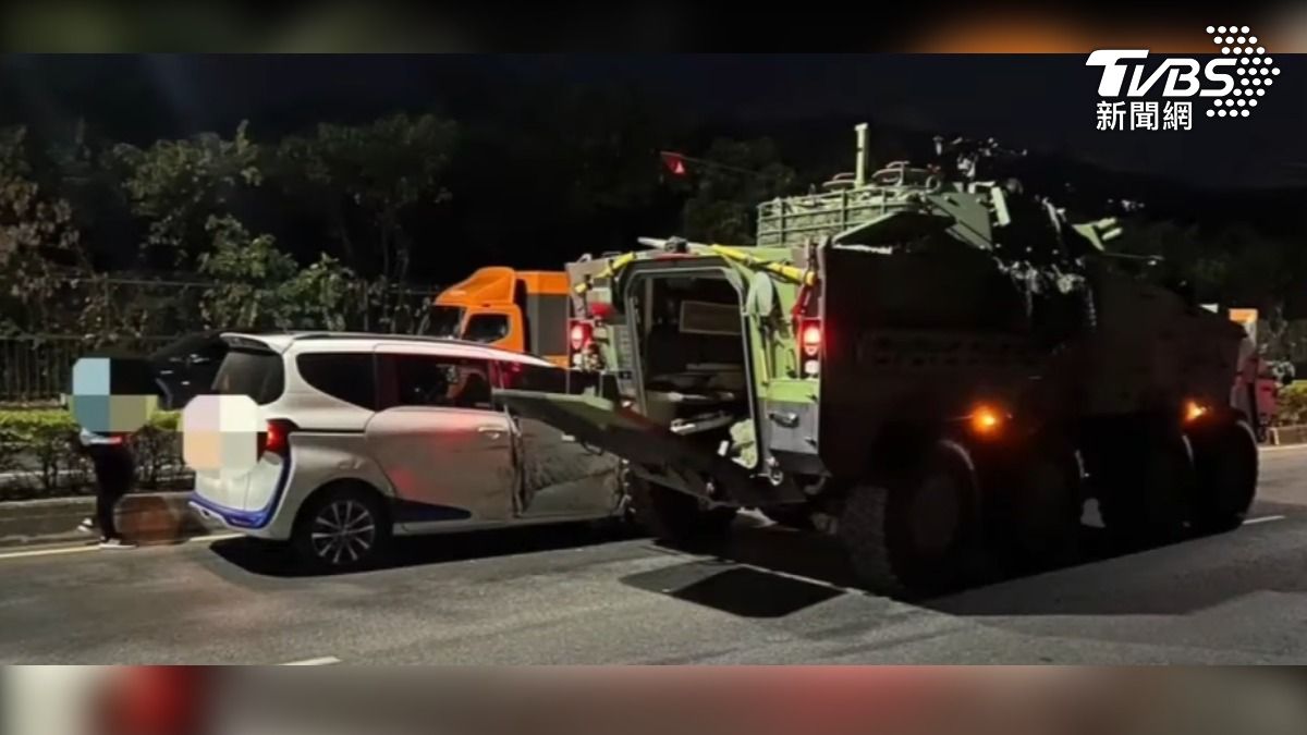 漢光演習夜訓出事 雲豹裝甲車擦撞Toyota畫面曝