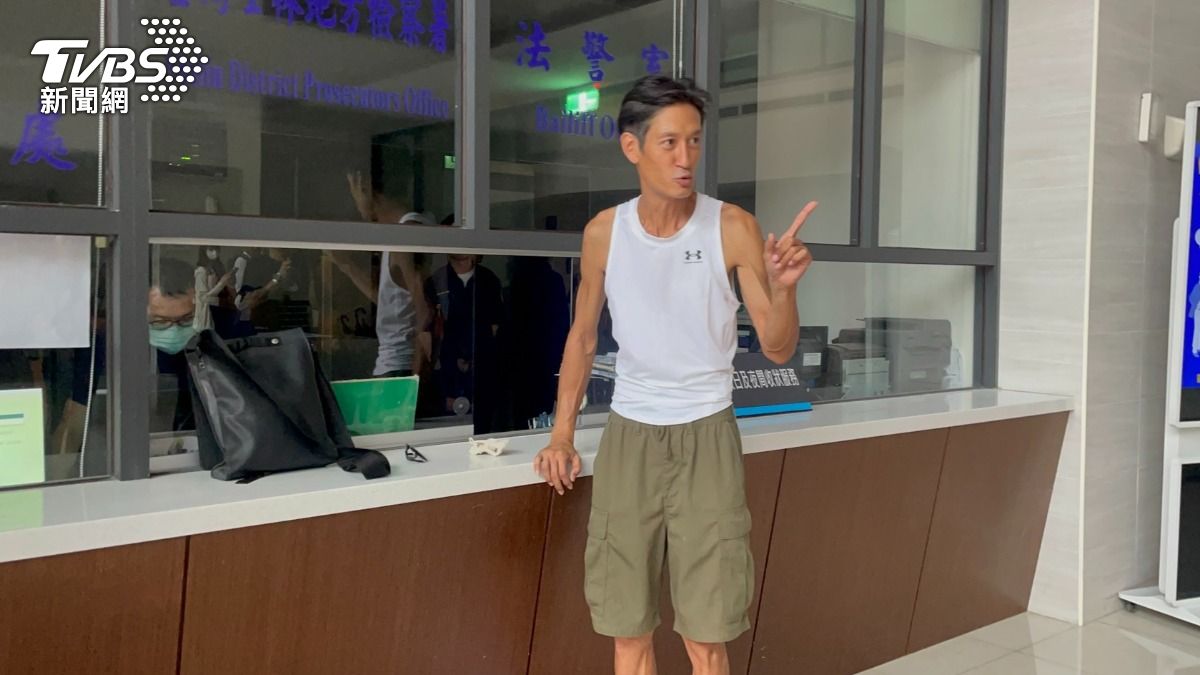 唐治平報到後還反問媒體,我什麼時候變巨星?最近大家對我非常熱情。(圖/潘千詩攝)