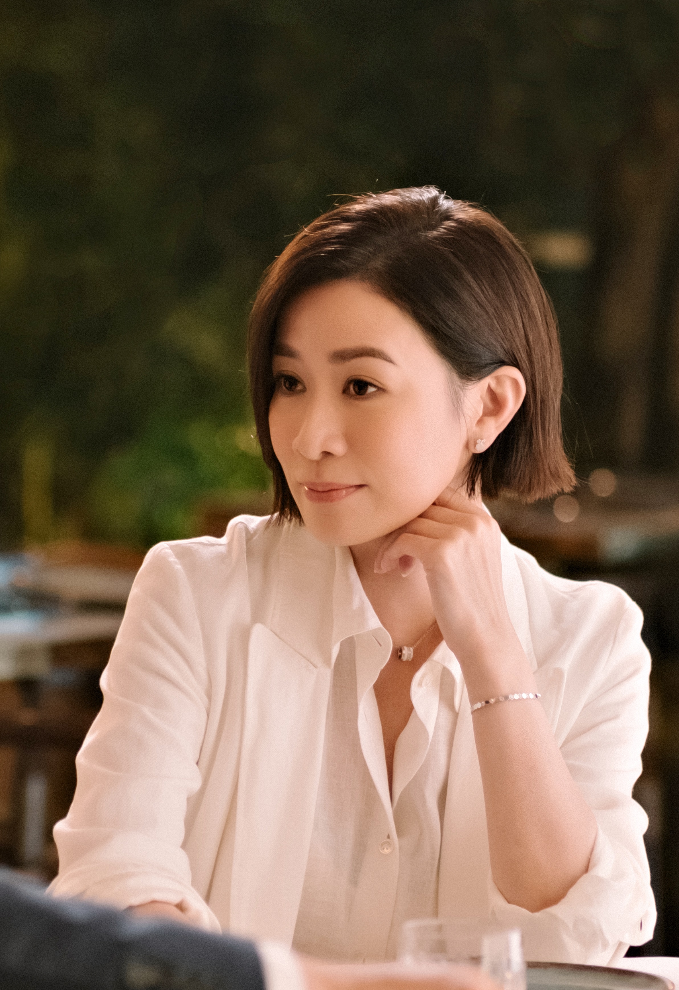 「港劇女王」佘詩曼在劇中飾演集團繼承人之一,盡力維護家族事業。(圖/年代提供)