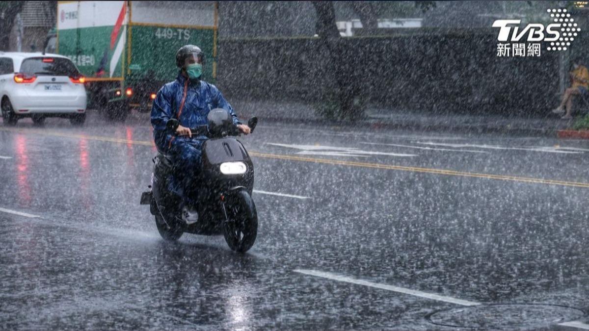 凱米颱風/雷雨影響!高雄機場暫停地面作業 部分航班延誤
