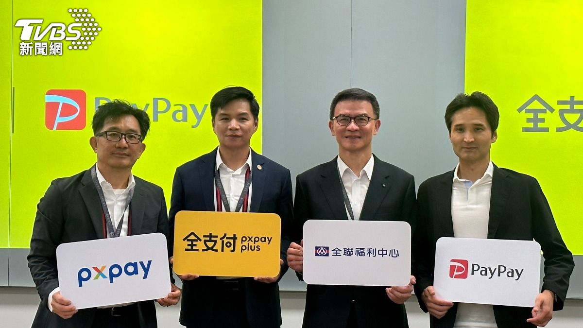 依序為全聯行銷部協理劉鴻徵、全支付董事蔡篤昌、全支付總經理游金榮、PayPay株式會社執行董事柳瀨將良。(圖/許稚佳攝)