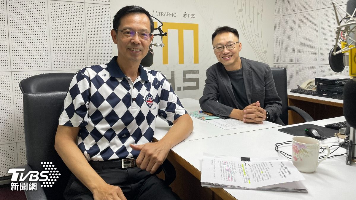 左：台中市警局婦幼隊長楊俊明宣導。（圖／TVBS）
