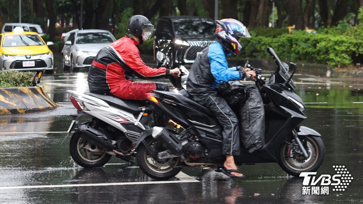 天氣,天氣下雨,台灣天氣,機車雨衣,明天天氣,下雨雨衣,天氣預報,今天天氣,中央氣象署,一週天氣