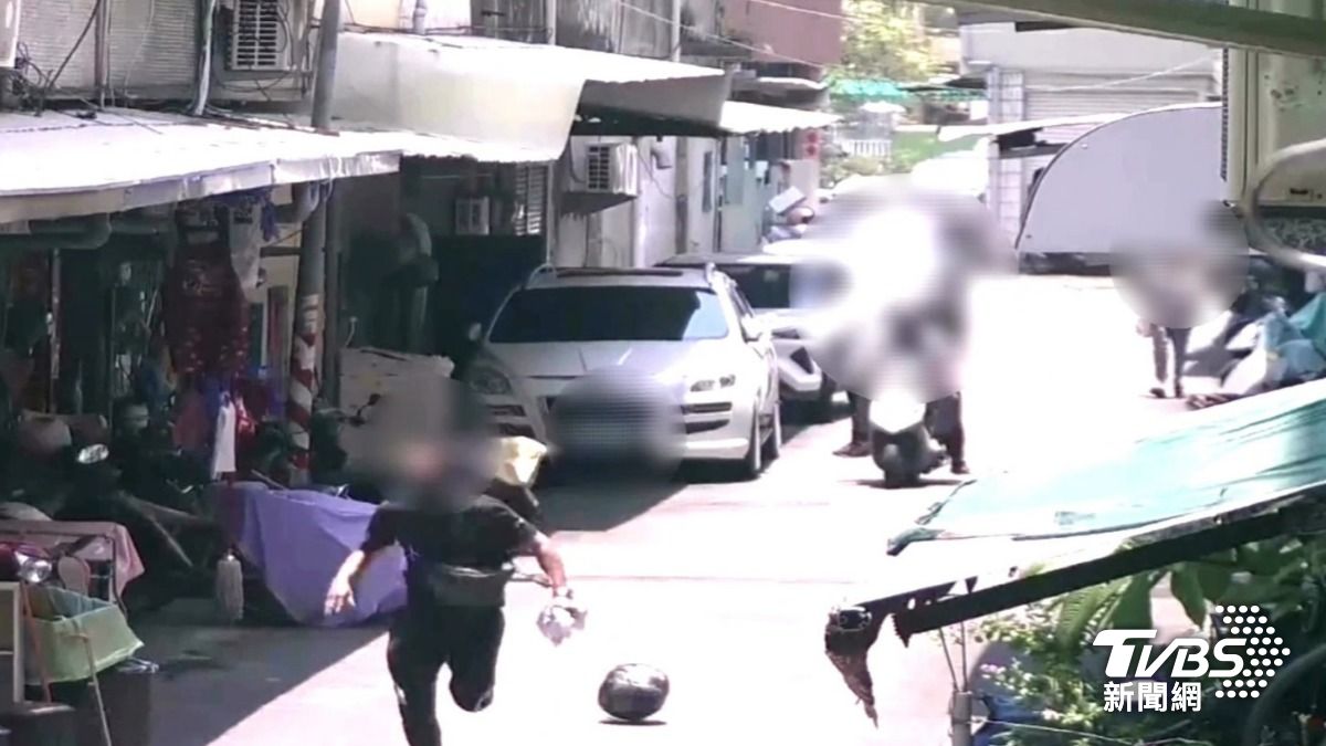 拿了就溜!3萬元包裹沒付錢 高雄熱血伯騎車載女店員追賊
