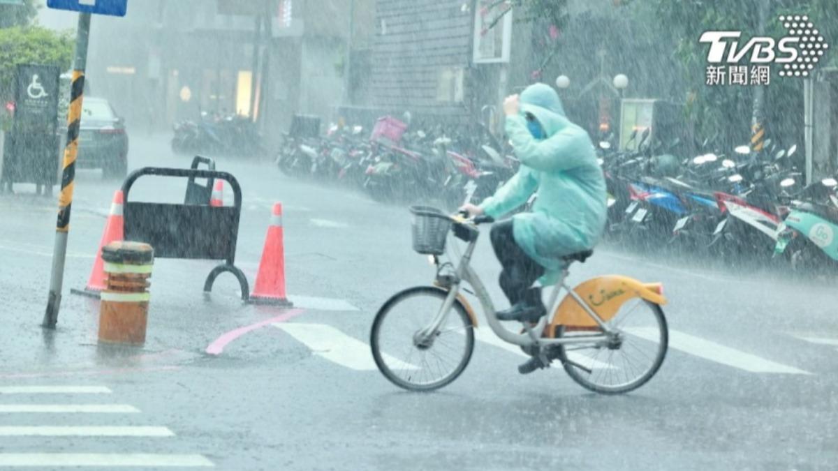 天氣/凱米明暴風觸陸!「全台都列警戒範圍」 中南部慎防超大豪雨