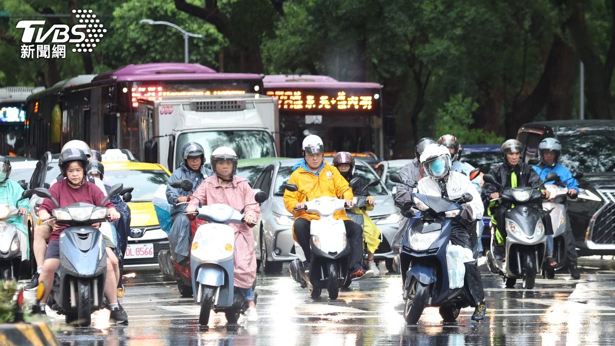 張善政好帥!桃園人等4年終迎颱風假 狂湧臉書告白:連任成功