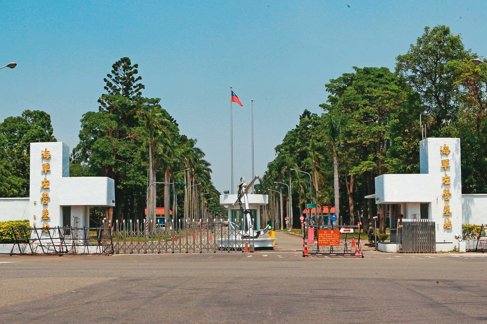海軍一名士官替貸款業者蒐集機密，軍方調查，與他接觸的業者其實中國情報人員。（圖／鏡週刊）