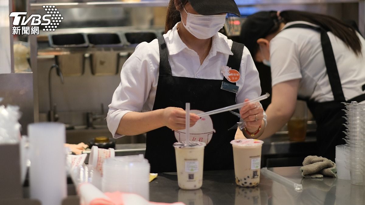知名手搖店爆「威脅客人」!外送吞負評 陸員工秒登門求刪
