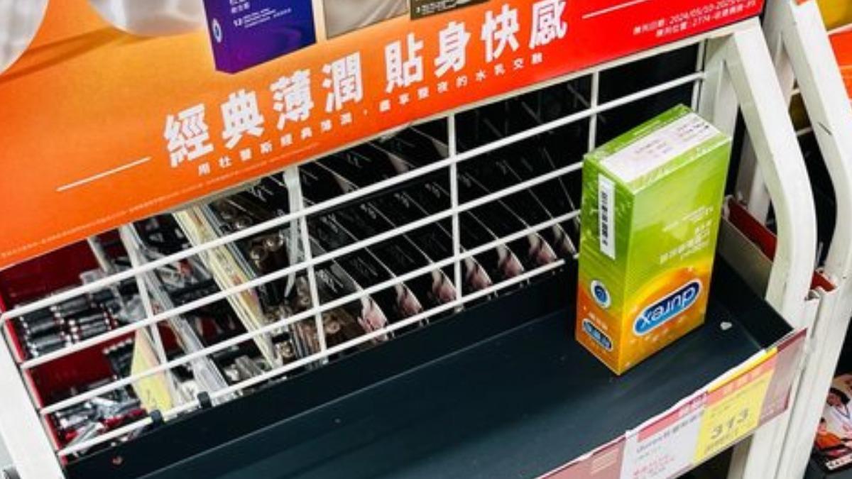 颱風天囤物資!超市「壞壞1物」搶光 鄉民女友念:不多買點