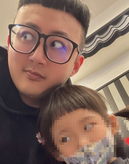 泛舟哥經常在社群平台曬出女照片。(圖/翻攝自泛舟哥IG)