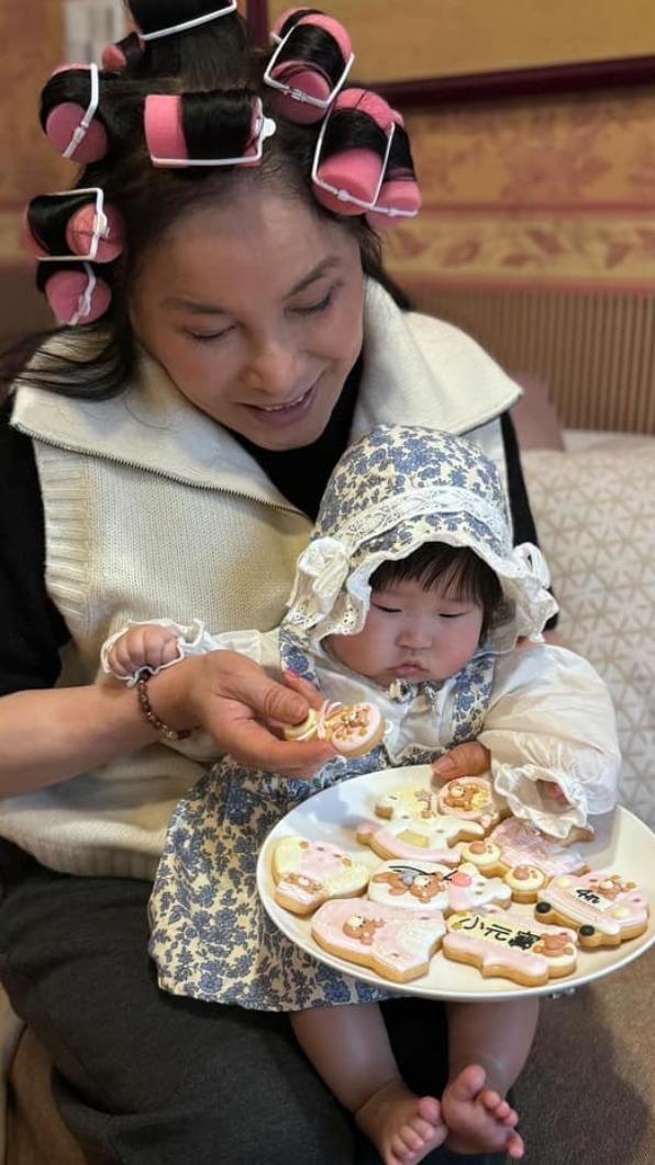 李亞萍直到孫女出生後才和兒子講話。（圖／翻攝自余祥銓臉書）