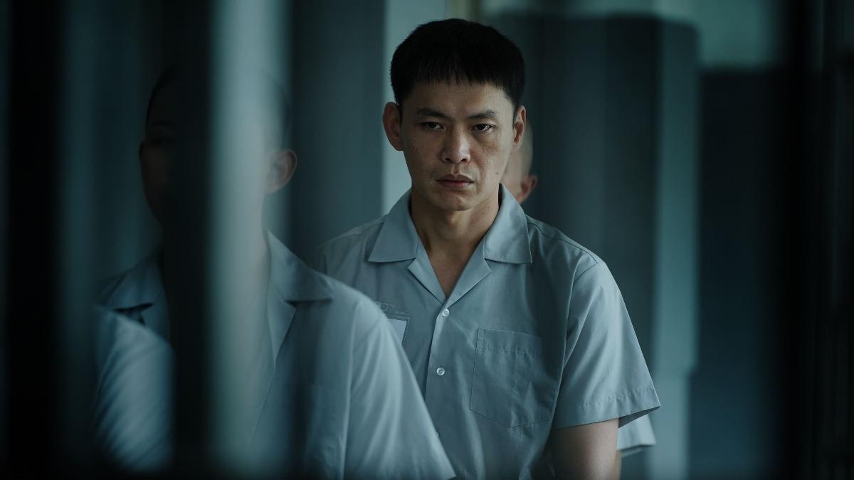 黃鐙輝被羈押的造型曝光。(圖/華視提供)