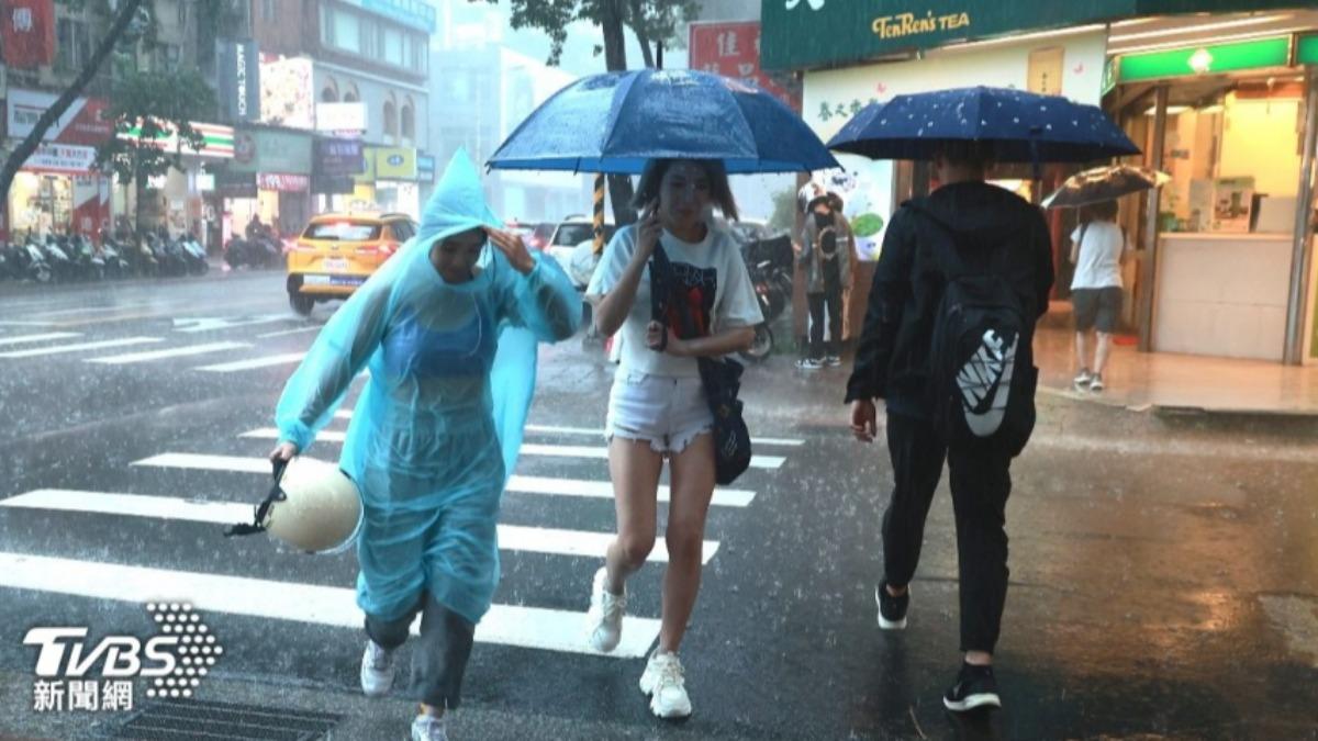 天氣／大雨特報來了！今下午至晚上「11縣市」山區慎防大雨