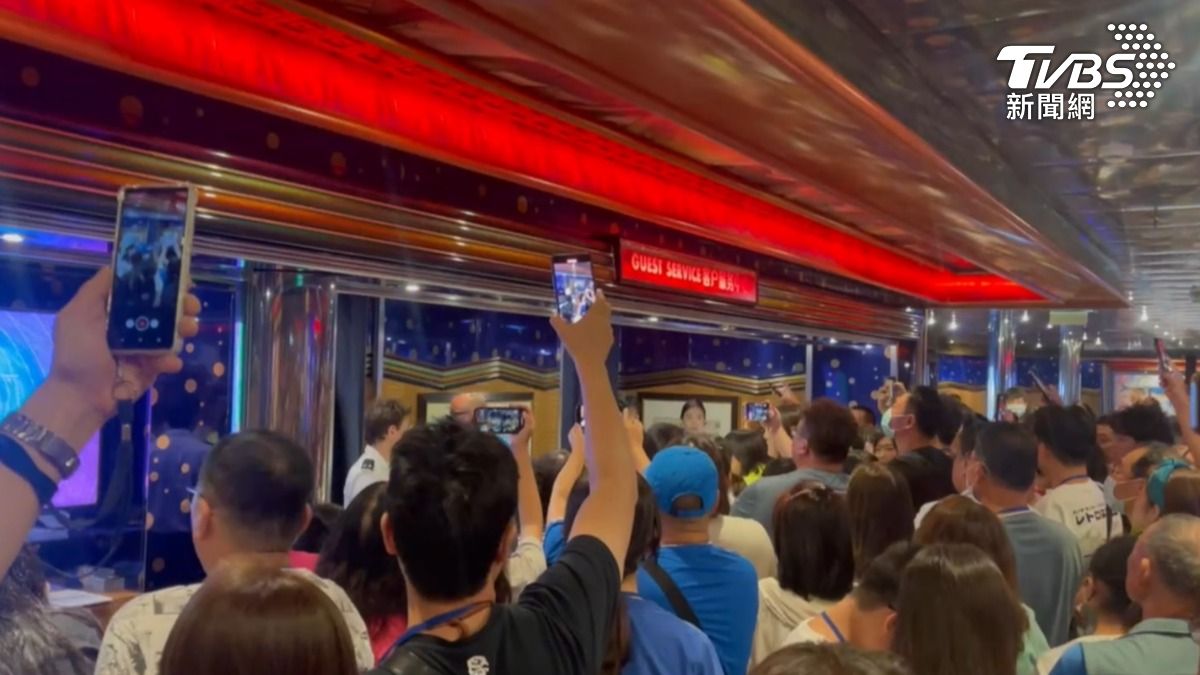 凱米颱風/行程大亂!歌詩達郵輪爆衝突 旅客氣炸衝甲板怒吼