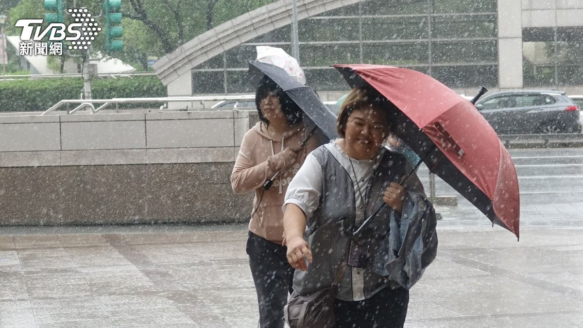 山陀兒暴力登陸!高雄「狂風驟雨1小時」釀災 網驚:不敢想強颱會怎樣