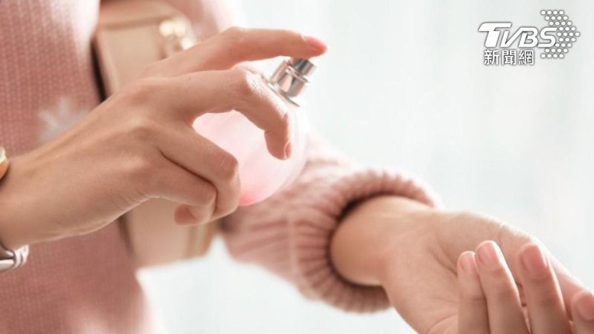 別再噴手腕了！6「香水噴法」持香力公開　達人曝1處能撐10小時