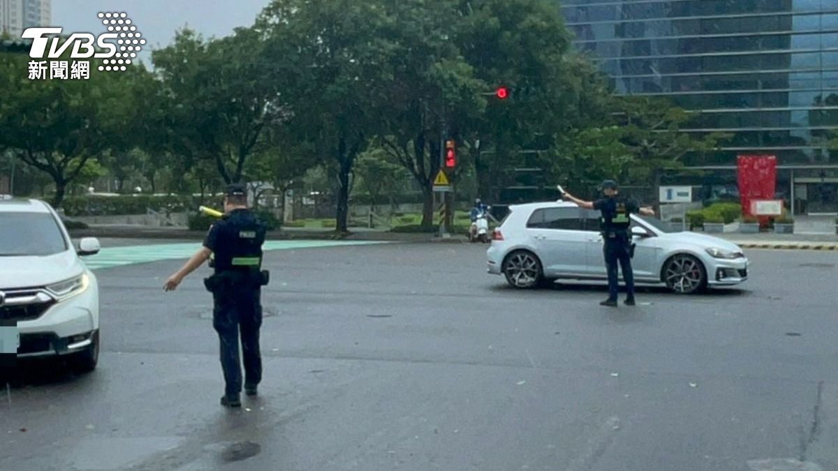 六分局警方交管。(圖/TVBS)