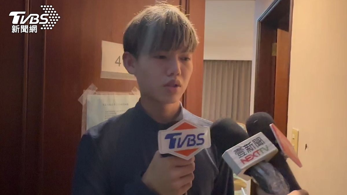 花蓮發生外牆掉落砸車案件，目擊者協助母子倆脫困後一死一命危。 (圖／TVBS)