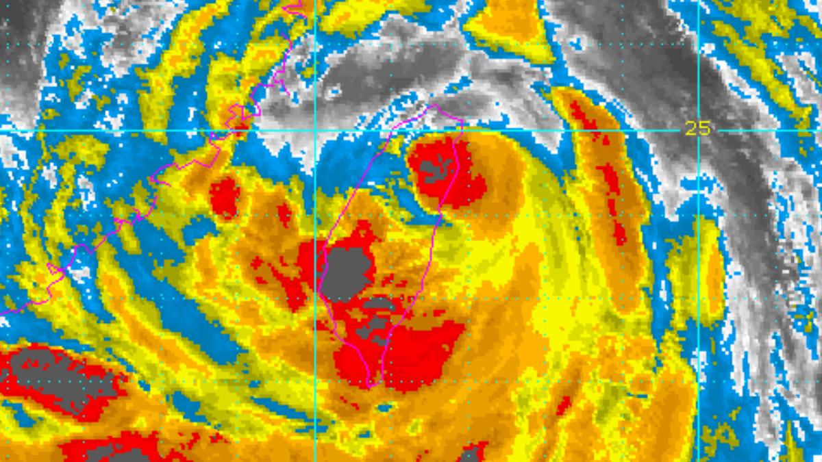 天氣/凱米颱風「原地打轉」!結構異常完整 風雨再殺台灣