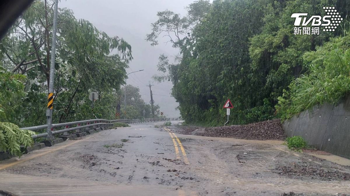 凱米颱風/大雨狂炸!高雄山區多處路斷、封橋 警籲勿強行通過
