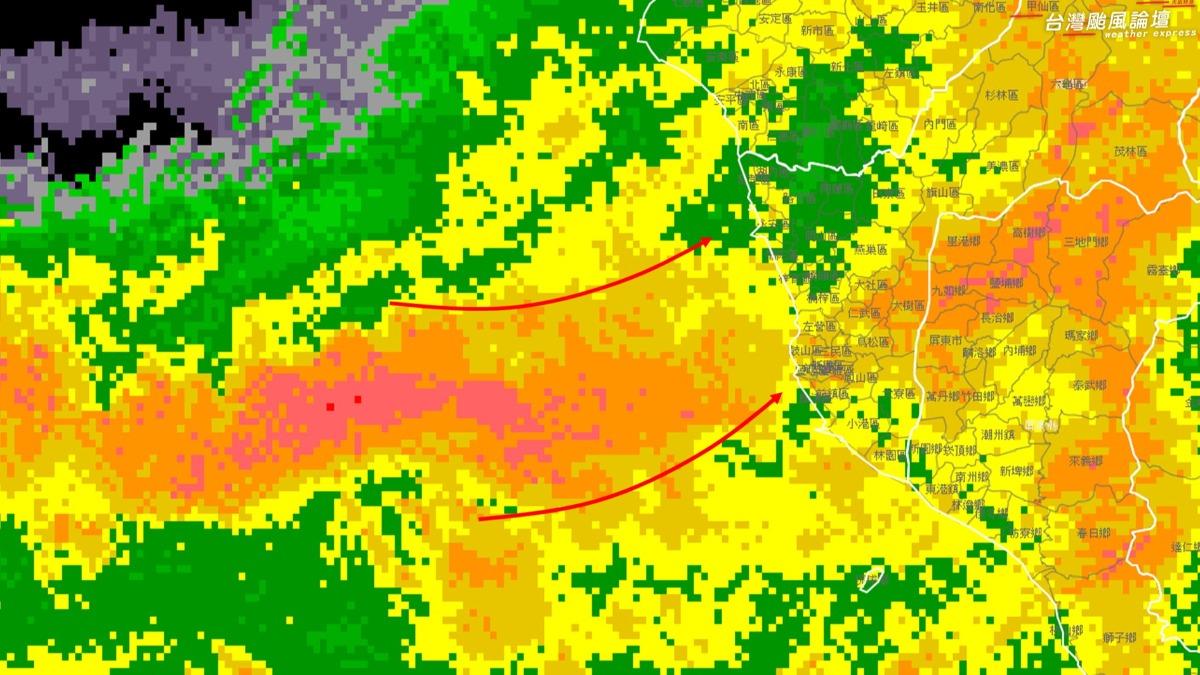 專家提醒,南高屏地區將開始降下另一波「更強的雷雨」。(圖/翻攝自「台灣颱風論壇|天氣特急」臉書)