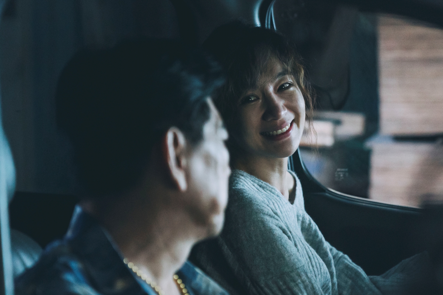 陽靚(右)和高捷在車上的淚別場面相當動人。(圖/HamiVideo提供)