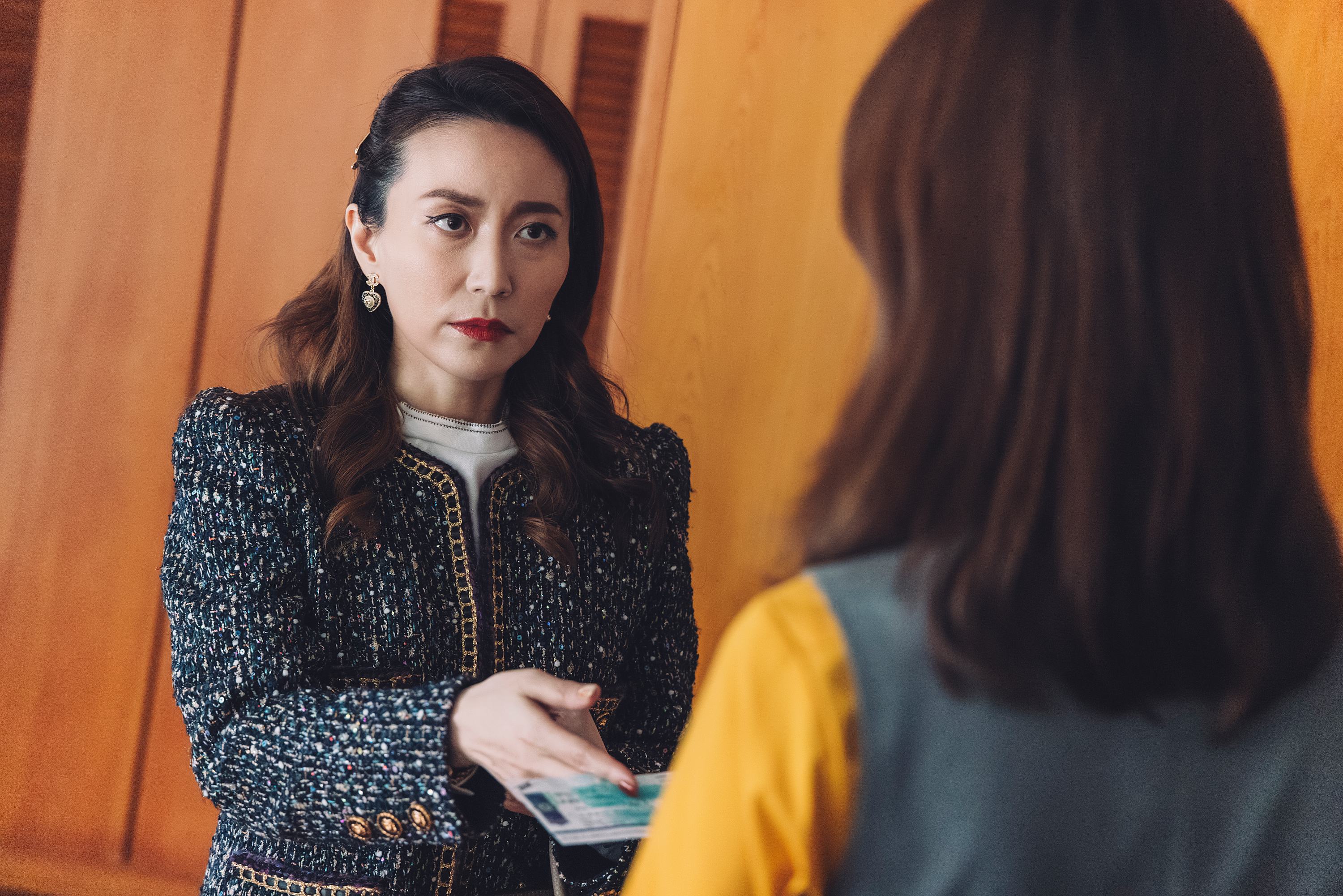 周姮吟特別指定陸安琪處理自己的房子,擺明是來對男友外遇的對象下戰帖。(圖/逆光電影股份有限公司提供)