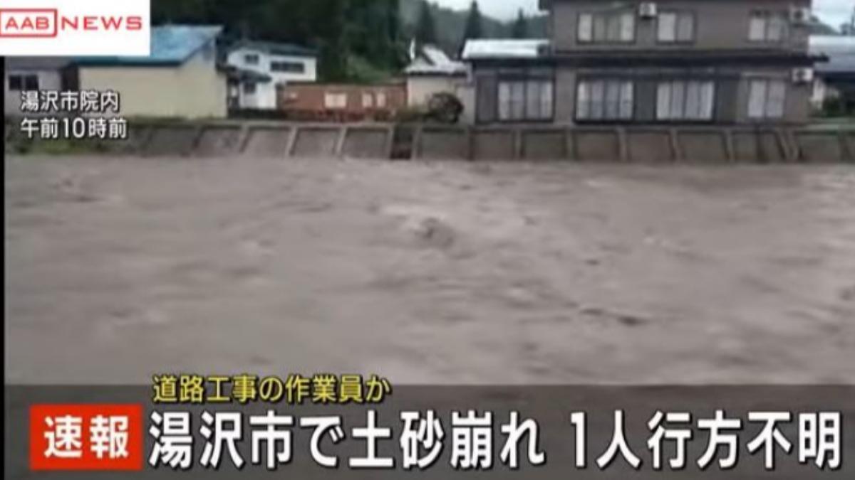 湯澤市院內遭暴雨侵襲，川水湍急。（圖／擷取自AAB秋田朝日放送）